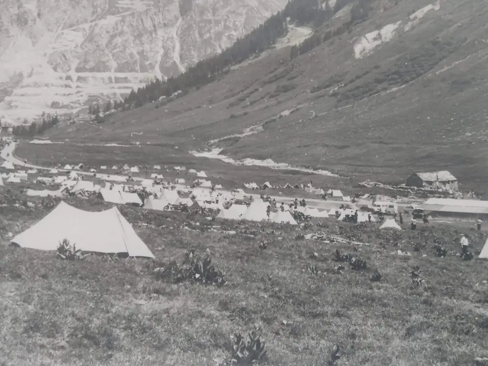 Le camping dans la vallée du Manchet.